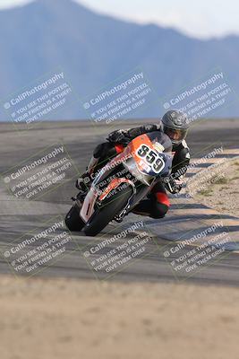 media/Nov-16-2025-Race Pace (Sun) [[8c5fa54630]]/Verified Riders/8-Turn 12 (120pm)/